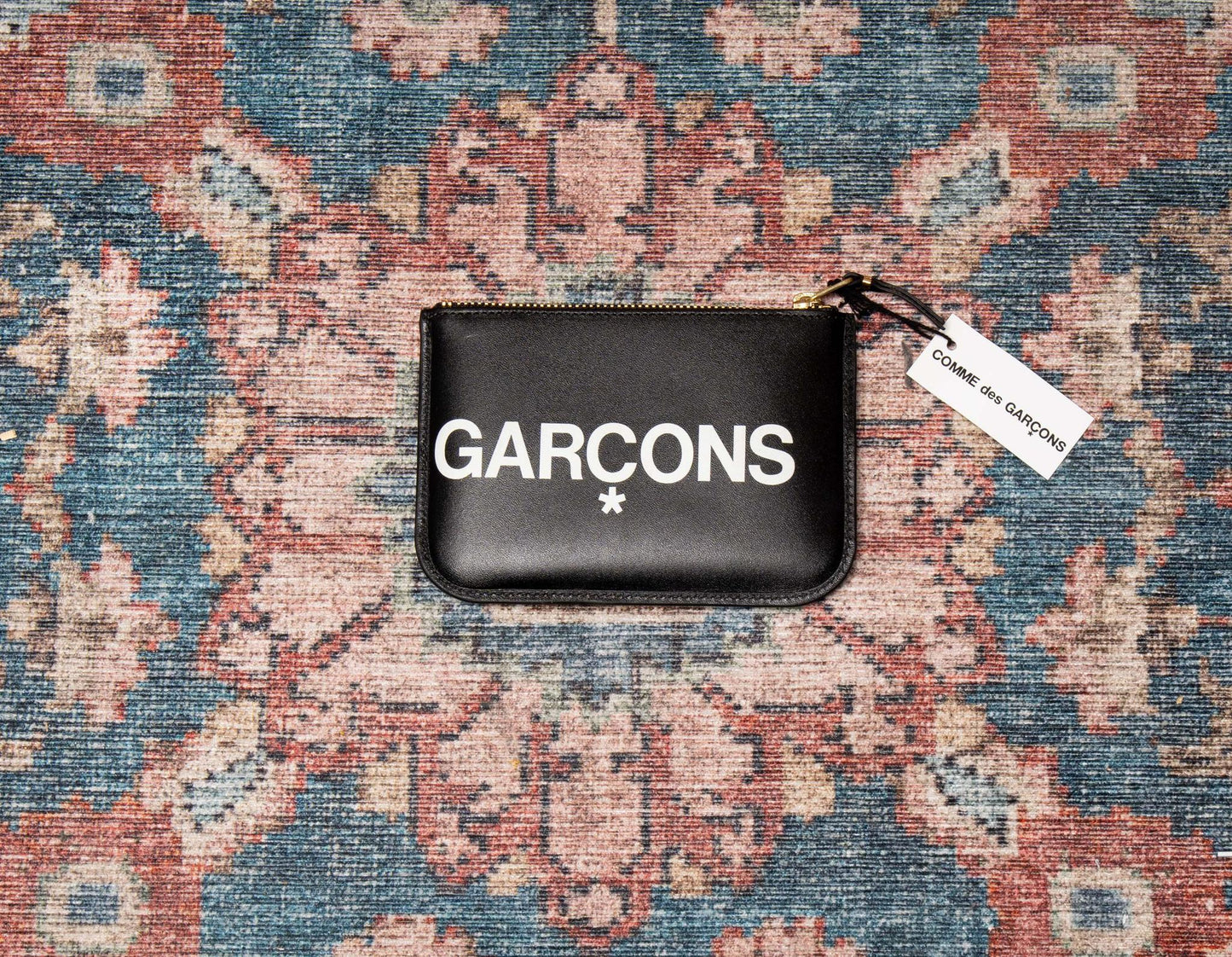 HUGE LOGO POUCH BLACK